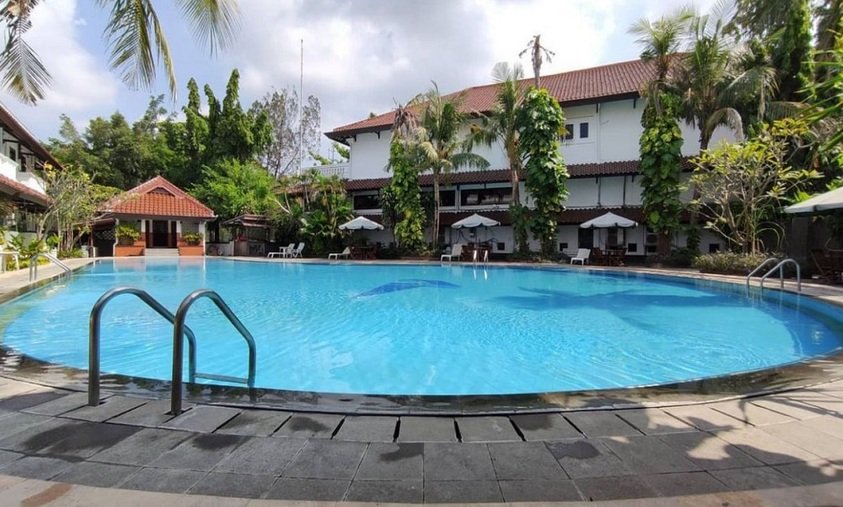 kolam renang Tegal Bahari Inn