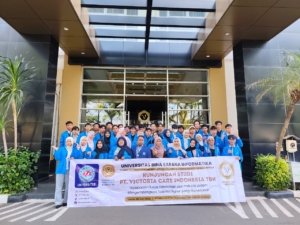Jembatani Teori dan Industri, Ratusan Mahasiswa UBSI Tegal lakukan kunjungan industri ke Herborist di Semarang